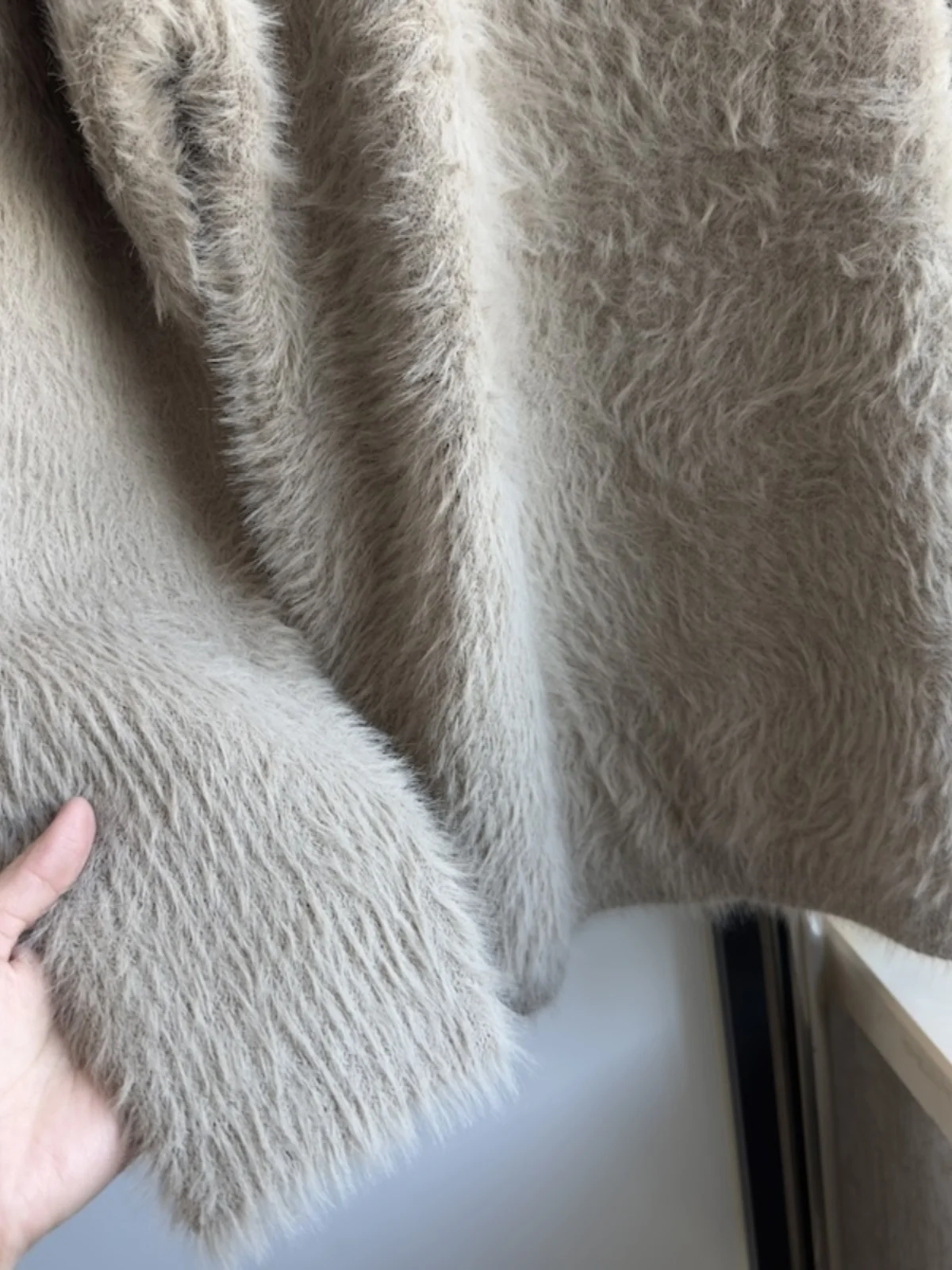 เสื้อสเวตเตอร์ถักสไตล์นอร์ดิกสำหรับผู้หญิง ทรงลำลอง คอกลม ผ้าขนสัตว์ โค้ทกันน้ำ ขนกระต่าย ฤดูใบไม้ร่วง ฤดูหนาว ขนอัลปาก้า ความยาวปานกลาง