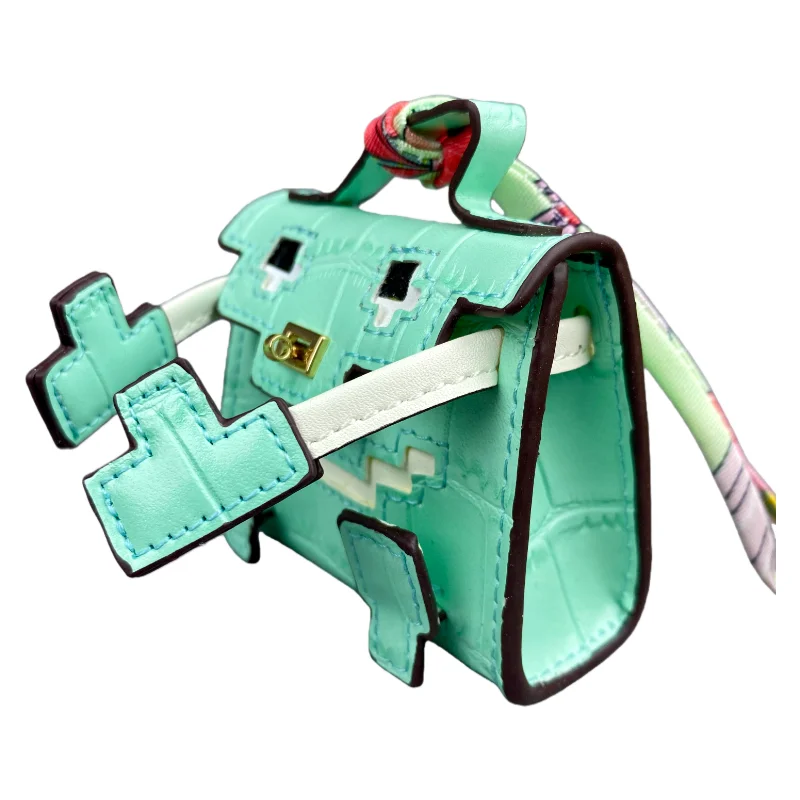 Mini-Pixel-Puppen-Taschenanhänger, bezaubernder, mit Krokodil geätzter PU-Leder-Schlüsselanhänger mit Beutel für Ohrhörer und Münzen, handgefertigtes Pastell-Cutie-Geschenk – Detail 13