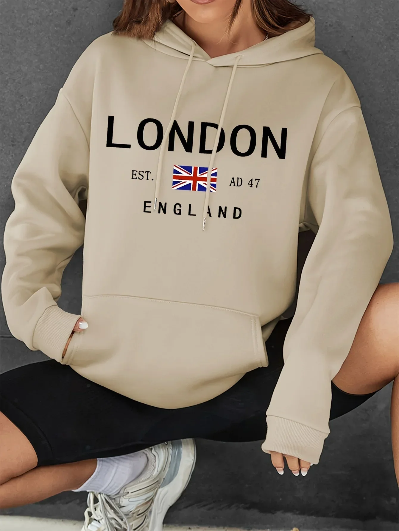

New neutral street style printed hoodie, Harajuku loose fit hoodie, oversized patterned sweater, fashionable street style.