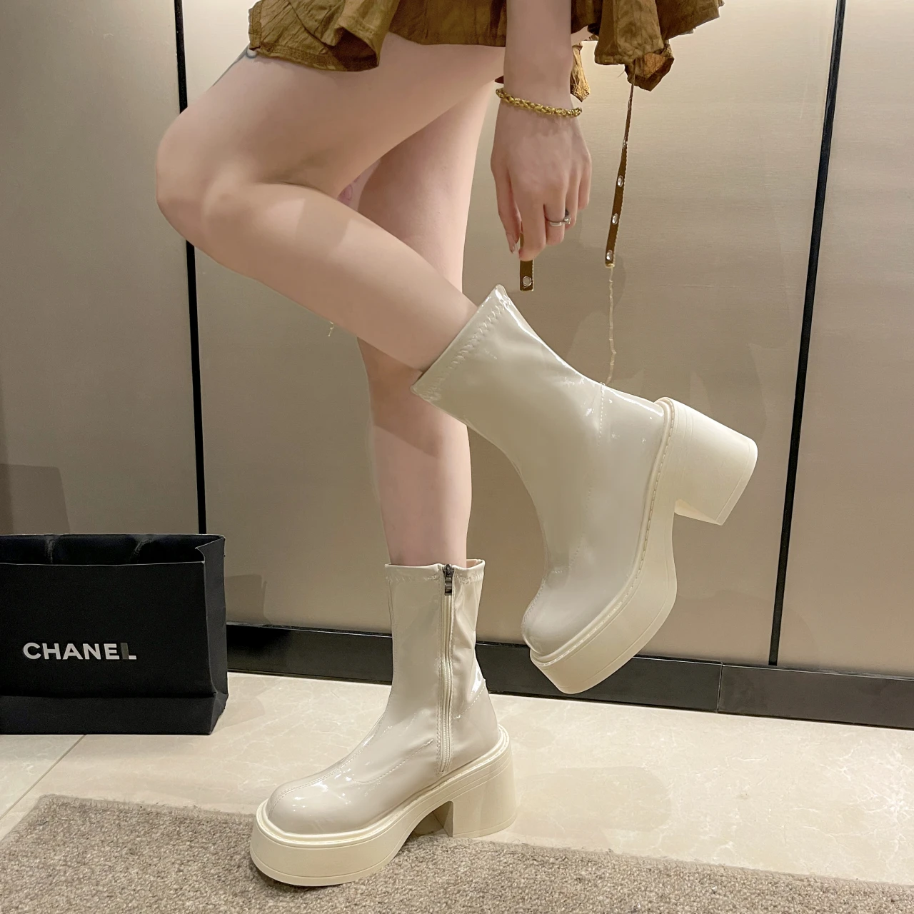 Woman Knee-high Boots Chunky Heel Platform Patent Leather Winter Boots Round Toe Rear Zipper Fashion Versatile Black Knight