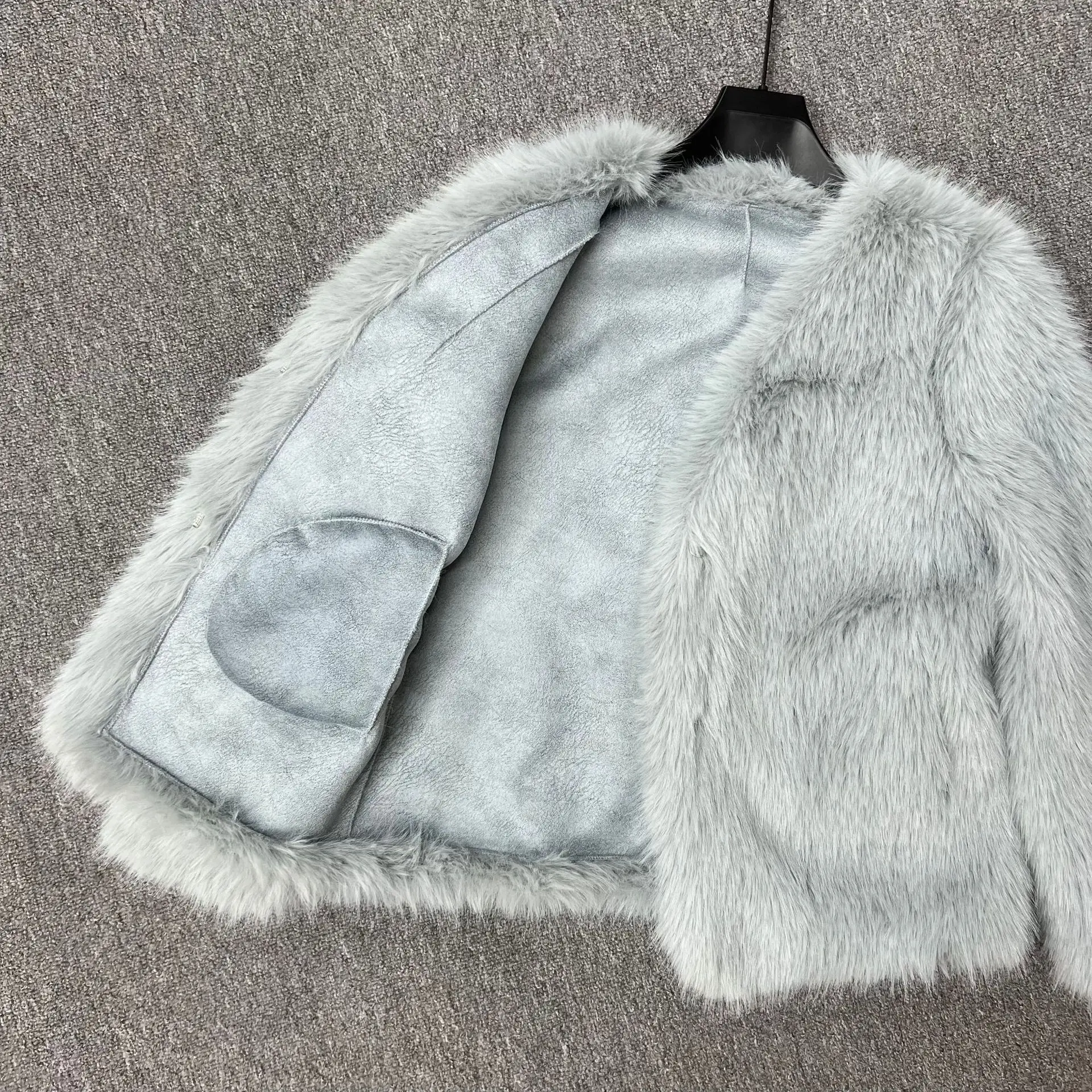 冬模造フォックスファーコート女性のための V ネックカラーボタンぬいぐるみオーバーコートアメリカのハイストリートファッション女性厚みのあるジャケット