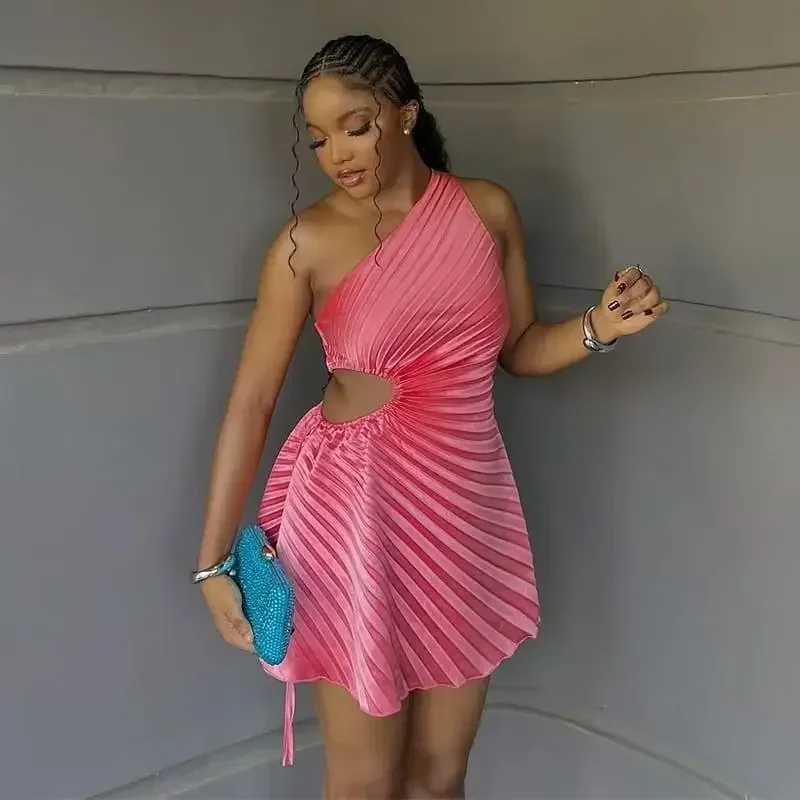 女性用プリーツワンショルダースリーブレスカットアウトウエストドレス イブニングセクシー クラブパーティー イブニングハイストリートドレス