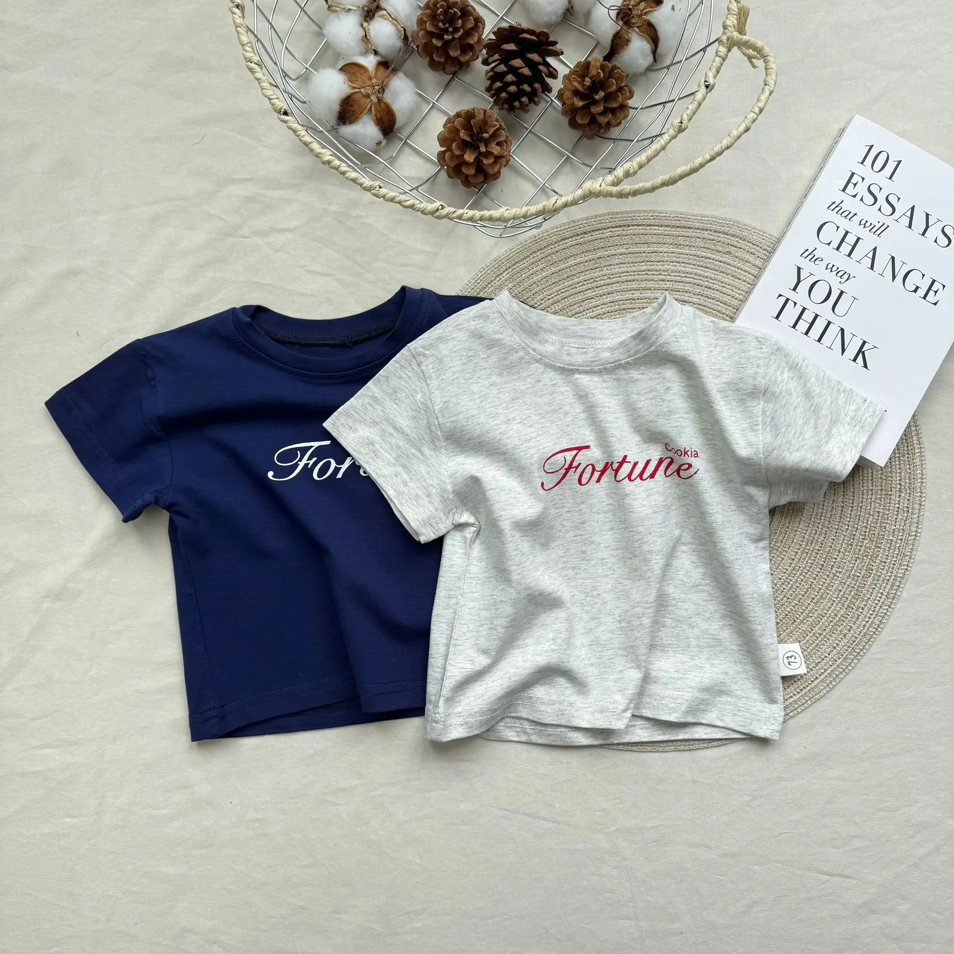 

Korean Version Ins English Letter Round Neck Short Sleeved Shirt for Boys and Girls, Summer Style, Breathable Cotton Daily Style