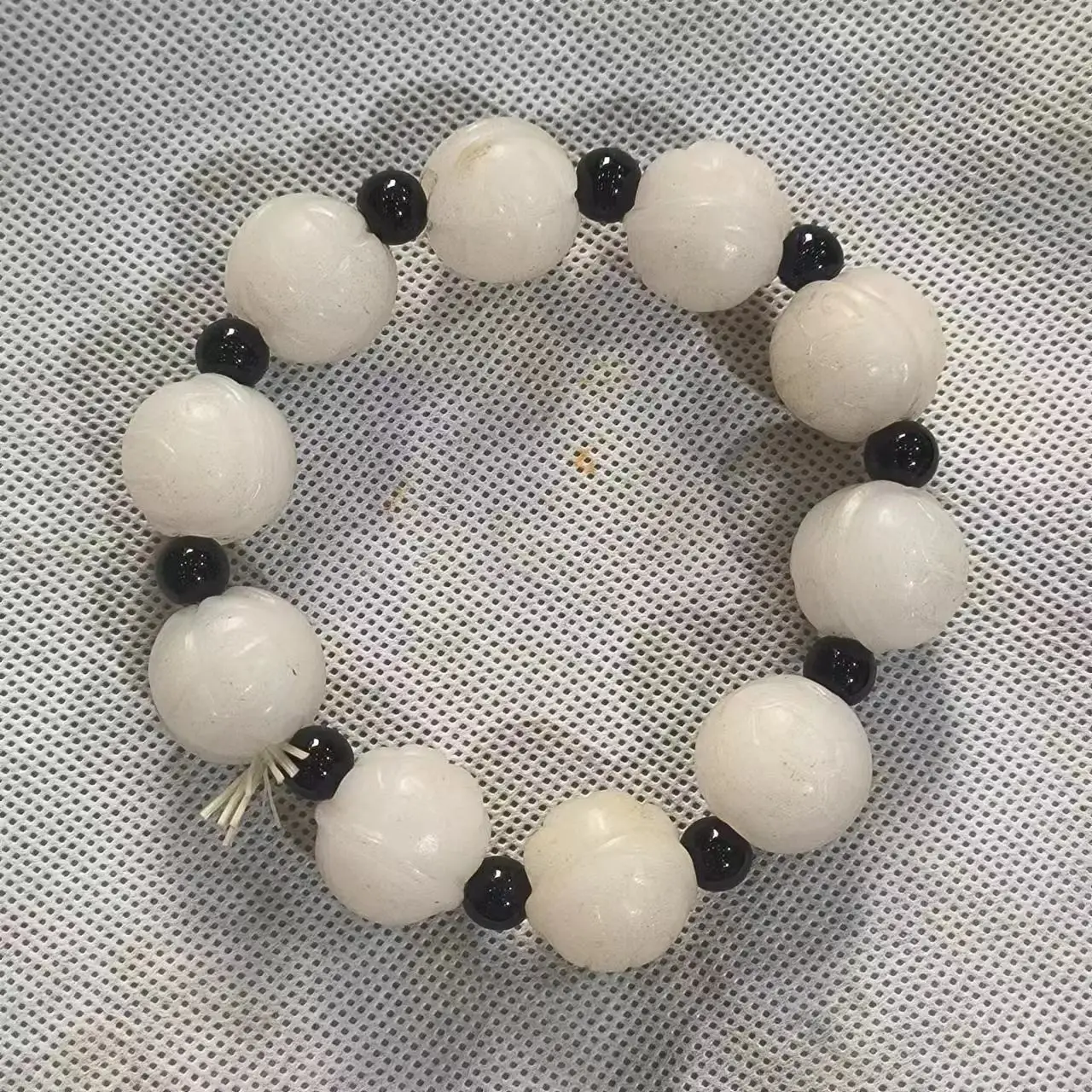 1pcs/lot natural wada jade white jade bracelet A thousand-year-old totem Prayer beads Lifelike Men and women jewelry amulet taki