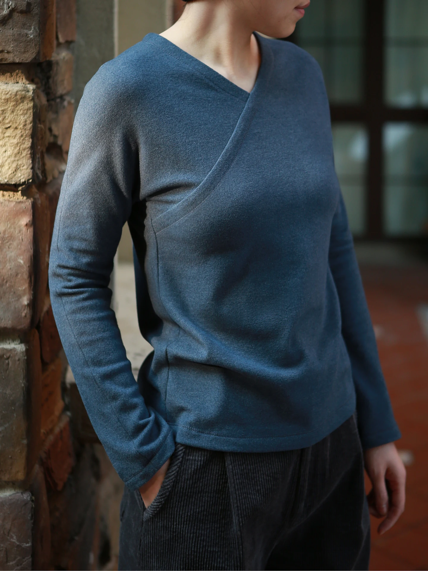 

Женский вязаный свитер Baise Color 2025: осенне-зимний, длинный, из вельвета и хлопка, эластичный, легкий, мягкий, теплый, в стиле ретро, с V-образным вырезом