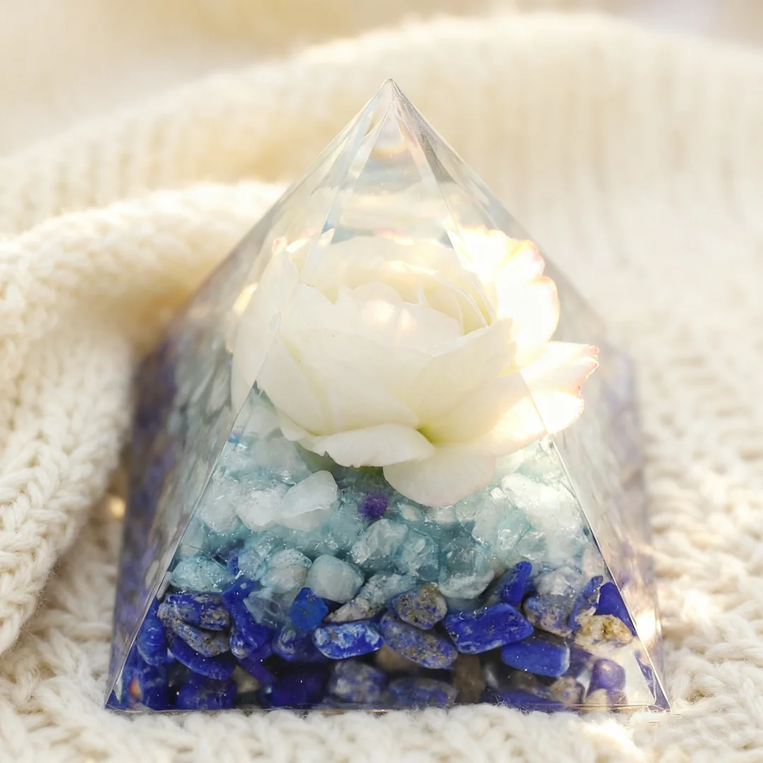 قطعة واحدة من هرم الورد الأورجونيت، هرم مع ورود مثبتة على البلورات الزرقاء واللازورد، هرم الورد لتزيين المنزل #4