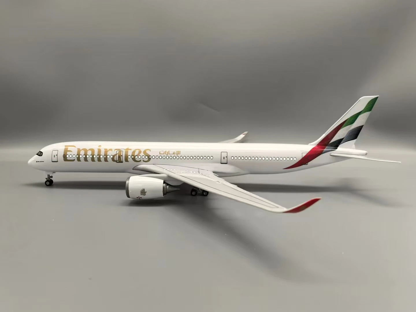 

1:142 Scale 47cm Model Aircraft Toy Airbus A350 Emirates Airways Diecast Resin Airplane Kit With Lights Office Decor Collection