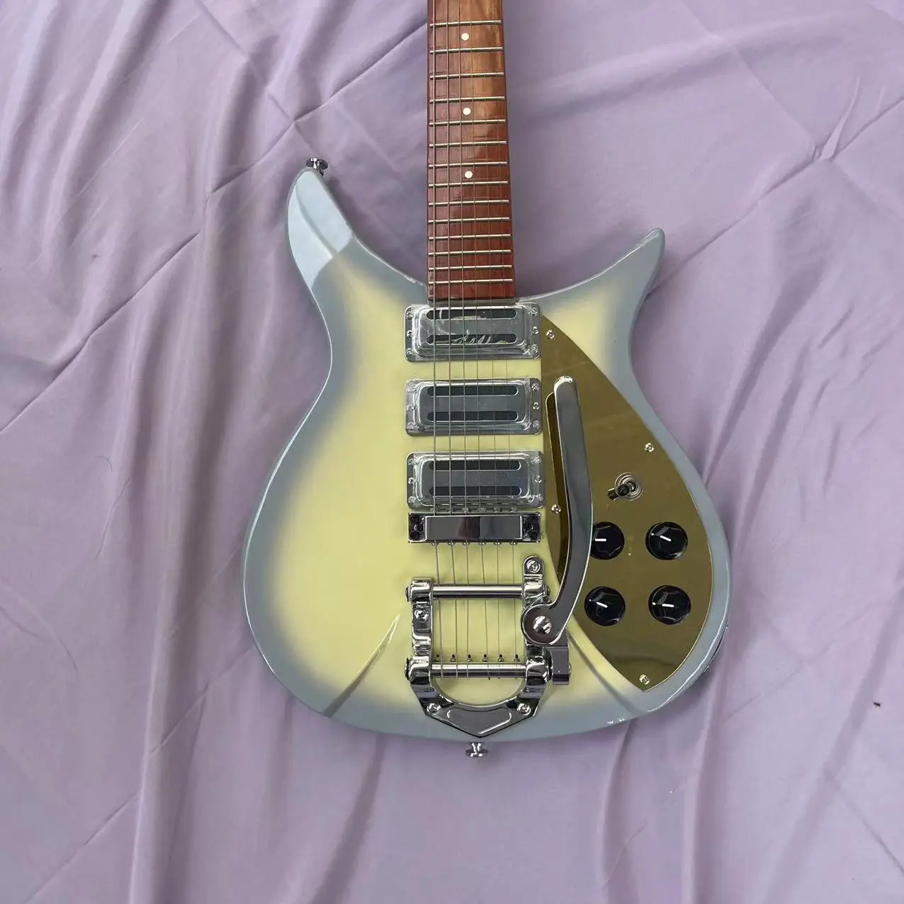 

325 models of 6-string integrated electric guitars, gray circled yellow body, high gloss, rose wood fingerboard, maple wood trac