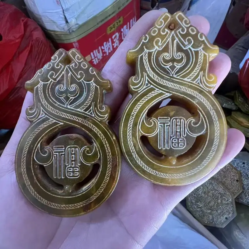Antique-Style Natural Xiu Jade Hollowed-Out Pendant, A Traditional Clothing Accessory