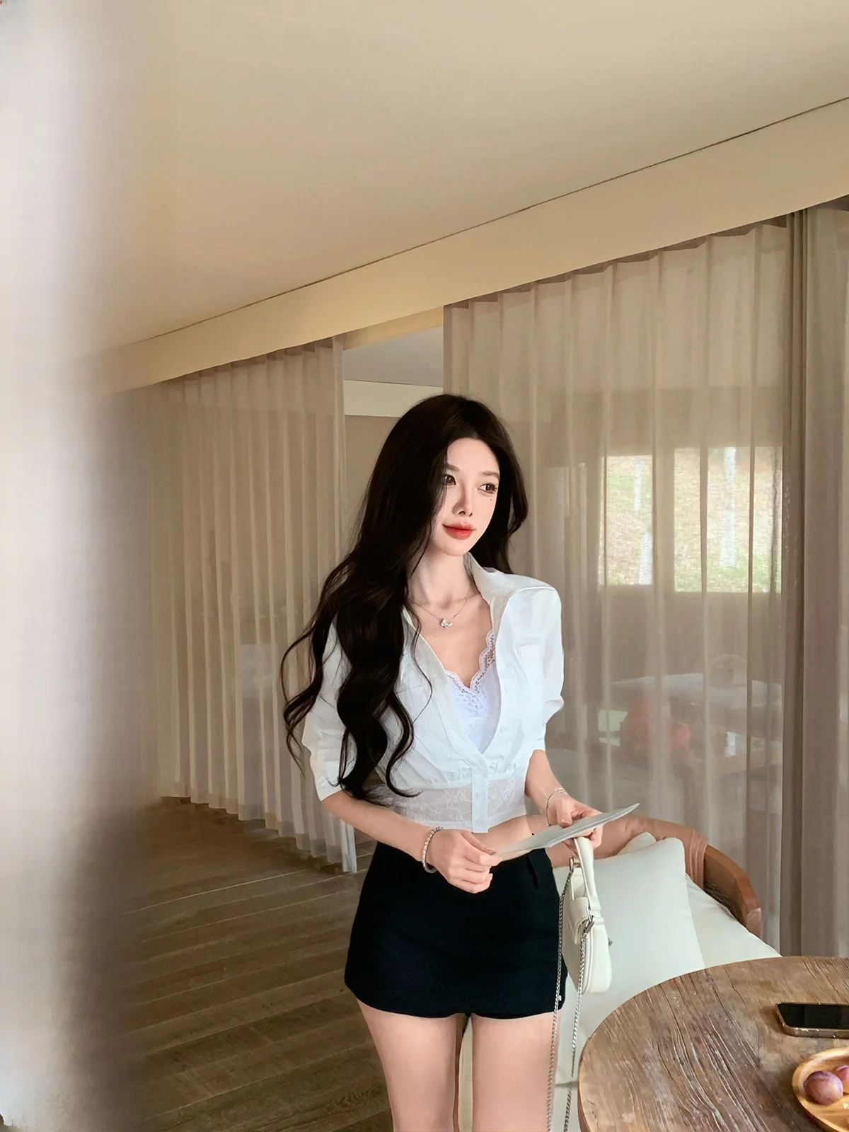 

Сексуальный офисный комплект из двух предметов: белая рубашка с коротким рукавом и топ на бретельках, новинка лета 2026, модная женская рубашка с отложным воротником, приталенный крой