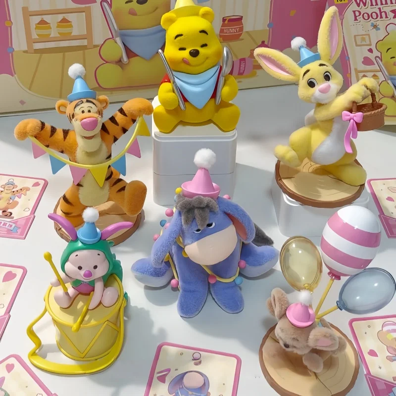 Nouvelle figurine de collection Winnie l'ourson en peluche, boîte surprise, décoration de bureau, cadeau pour les fans, en stock
