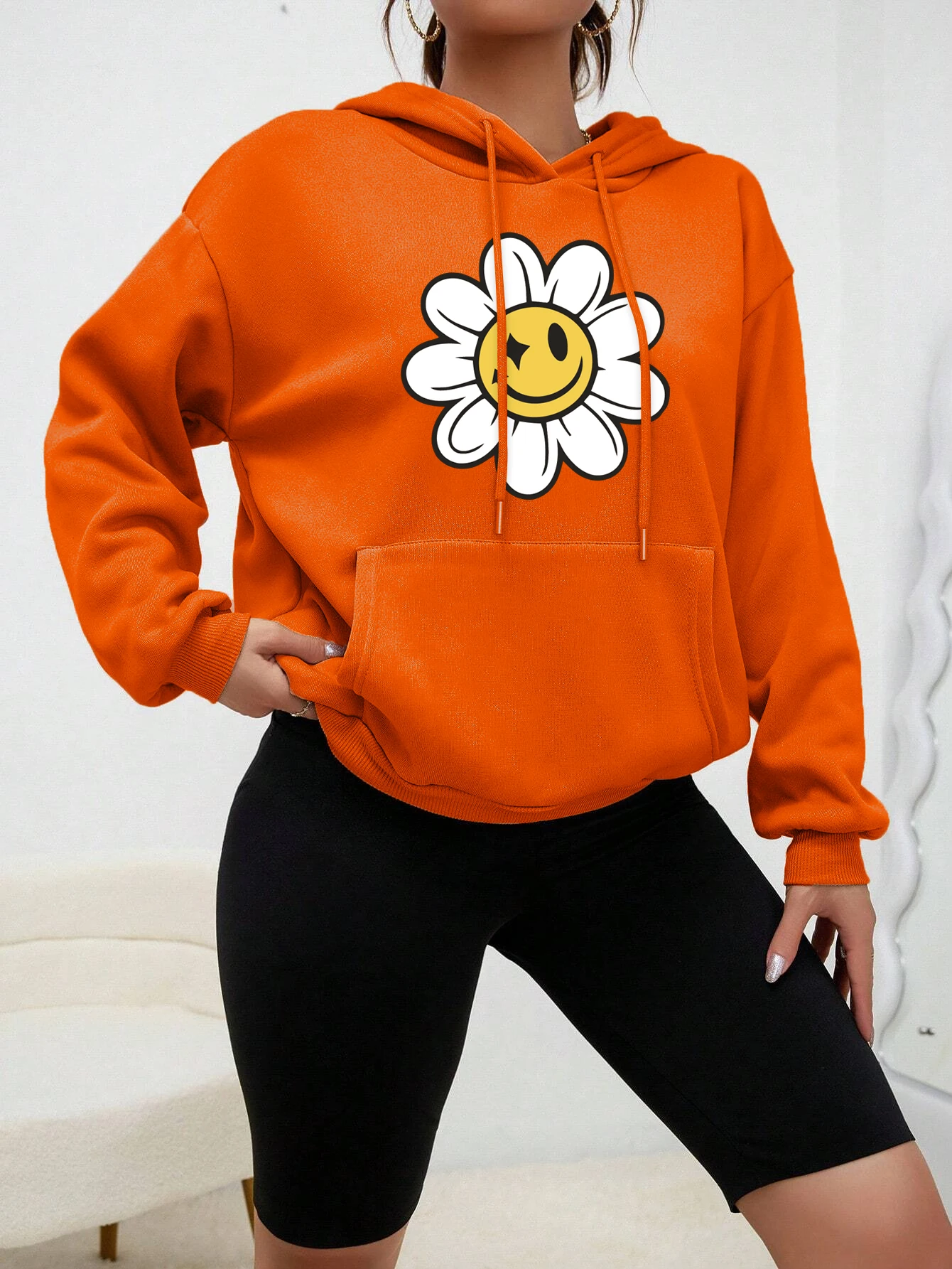 Smiling Face Flower Printed Streetwear Women Creativity Warm Hoodie Autumn Fleece Pullover Comfortable Pocket Female Clothes