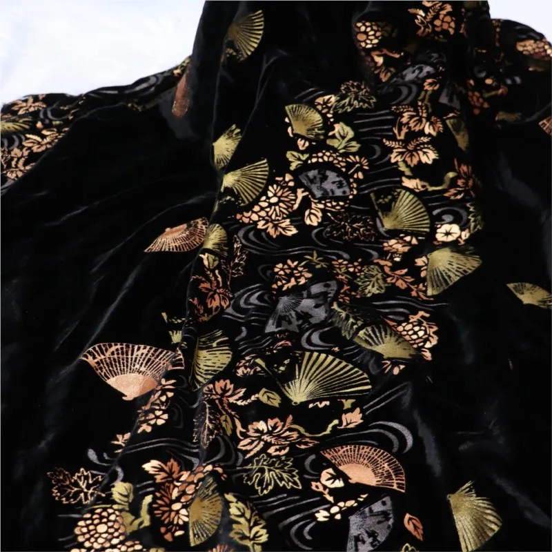 

High-quality women's fabric for shirts nightgowns and cheongsams made of woven silk gold-embossed viscose velvet