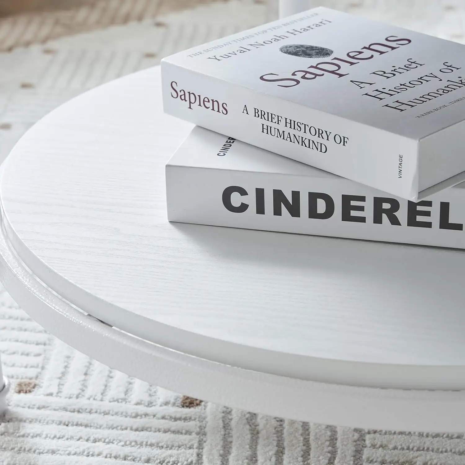 طاولة قهوة مستديرة للمزرعة باللون الأبيض من خشب البلوط الريفي مقاس 25.6 بوصة، طاولة مميزة من الخشب للتخزين بطبقتين لغرفة المعيشة وغرفة النوم