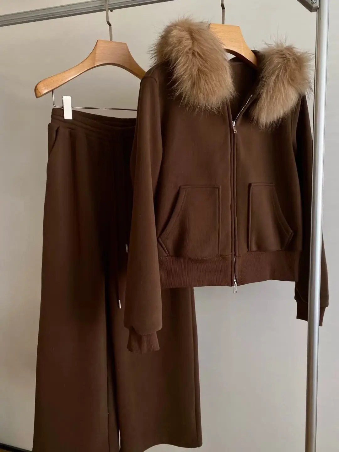 

Новый зимний минималистичный уличный стиль, легкий, удобный, теплый, ленивый, непринужденный, костюм из лисьего меха и бархата, женская одежда.