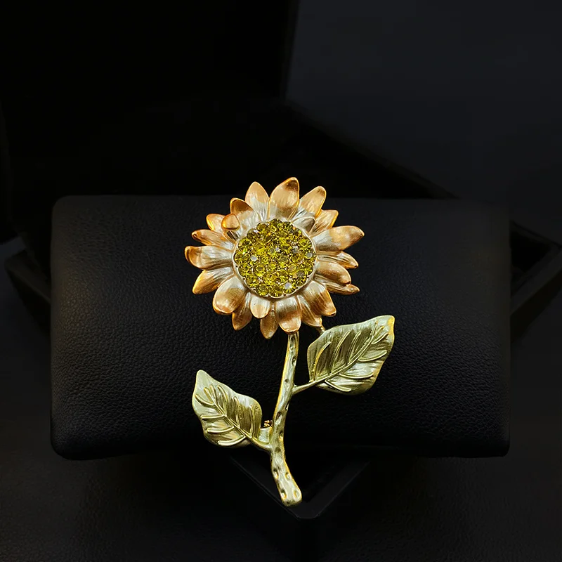 Fashion Sunflower Brooch Female High-End Suit Accessories Pin Fixed Decorations Elegant Corsage Rhinestone Jewelry Gifts 5211