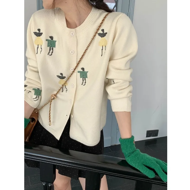 سترة محبوكة للتخسيس برقبة دائرية مطرزة بالرسوم المتحركة