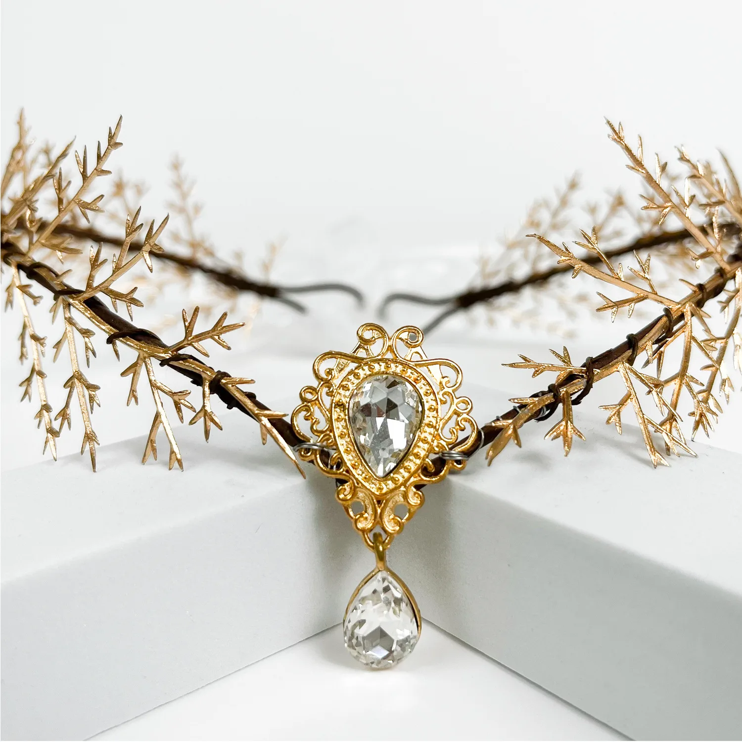 Gold Fairy Leaf Headpiece with Forehead Pendant – Bridal Elf Crown Hair Vine for Wedding or Photoshoot