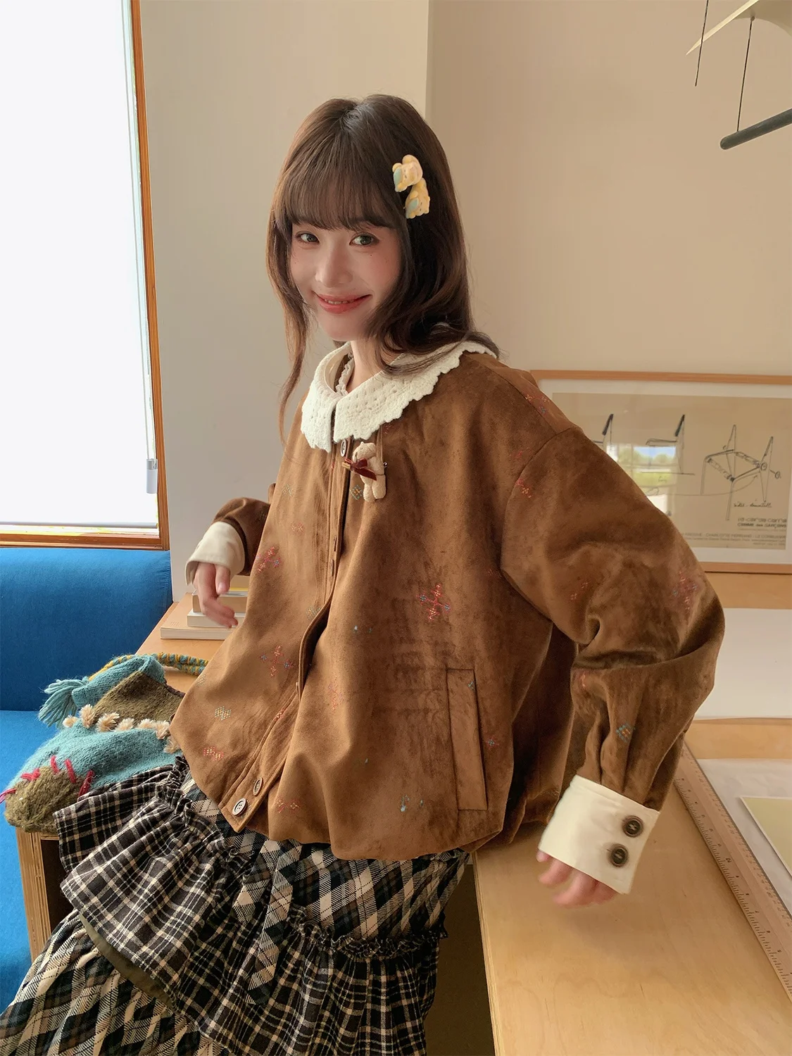 

RRFIGHT 2025 Winter New Sle Retro Agel Embroidered Suede Velvet Cotton Jaet Women's Faion Cotton Coat Outerwear