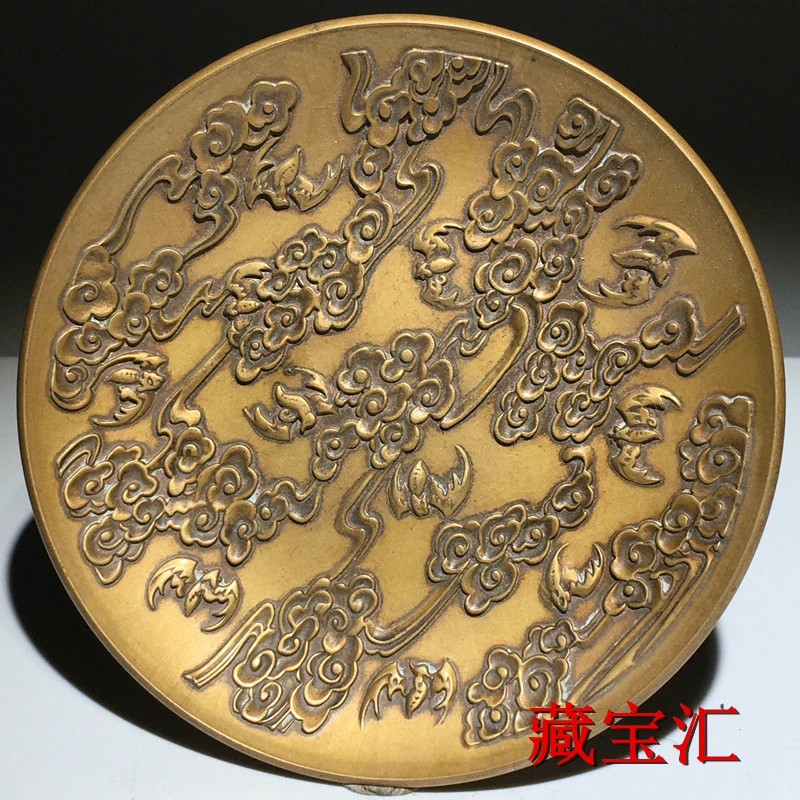 Pure copper Xiangyun Bat Wanfu Qitian dishes collected from the countryside are solid brass ornaments.