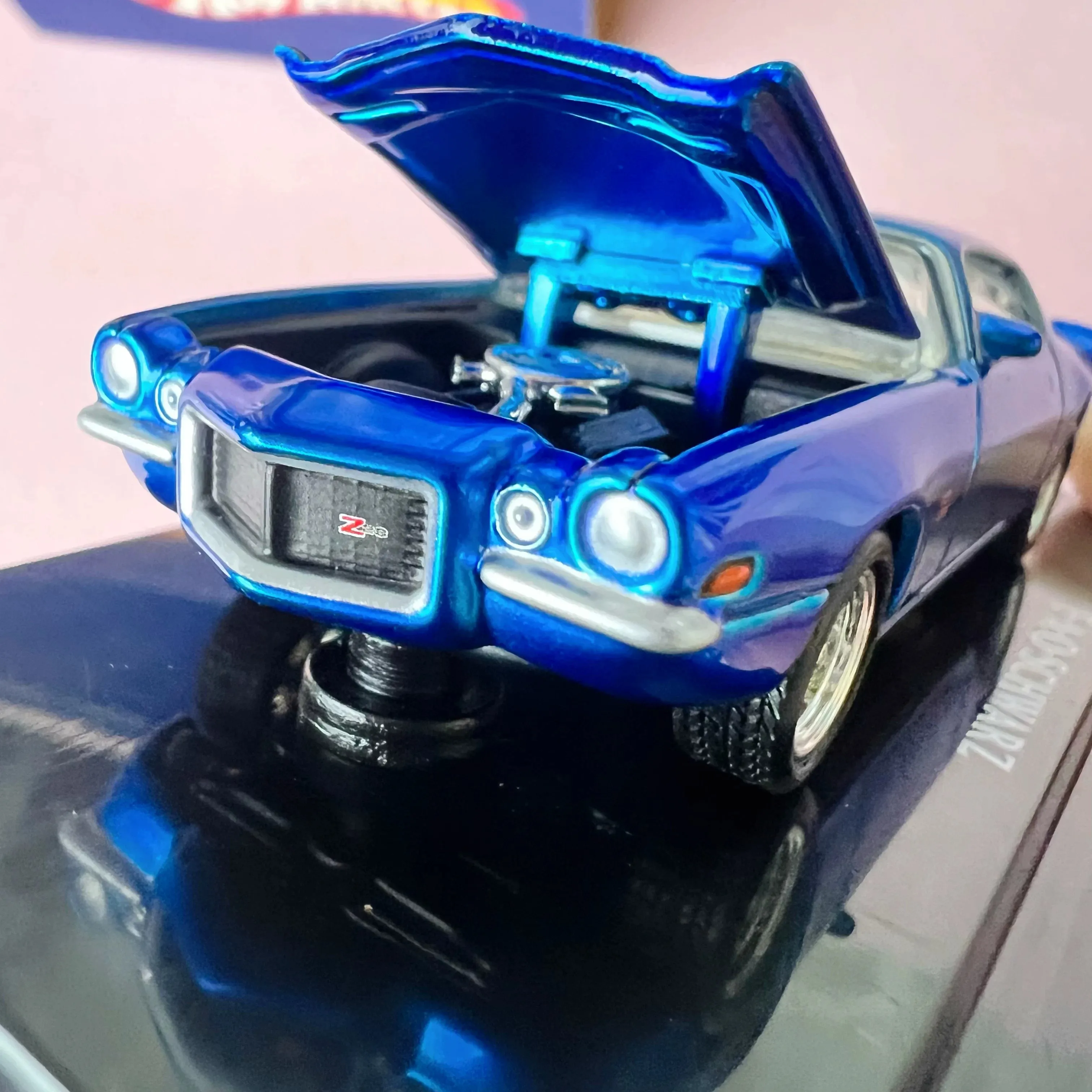 Hot Wheels 100% Premium Series FAO Schwarz Collab 1970 Chevrolet Camaro Z28 Metallic Royal Blue Diecast Car Model for Collection
