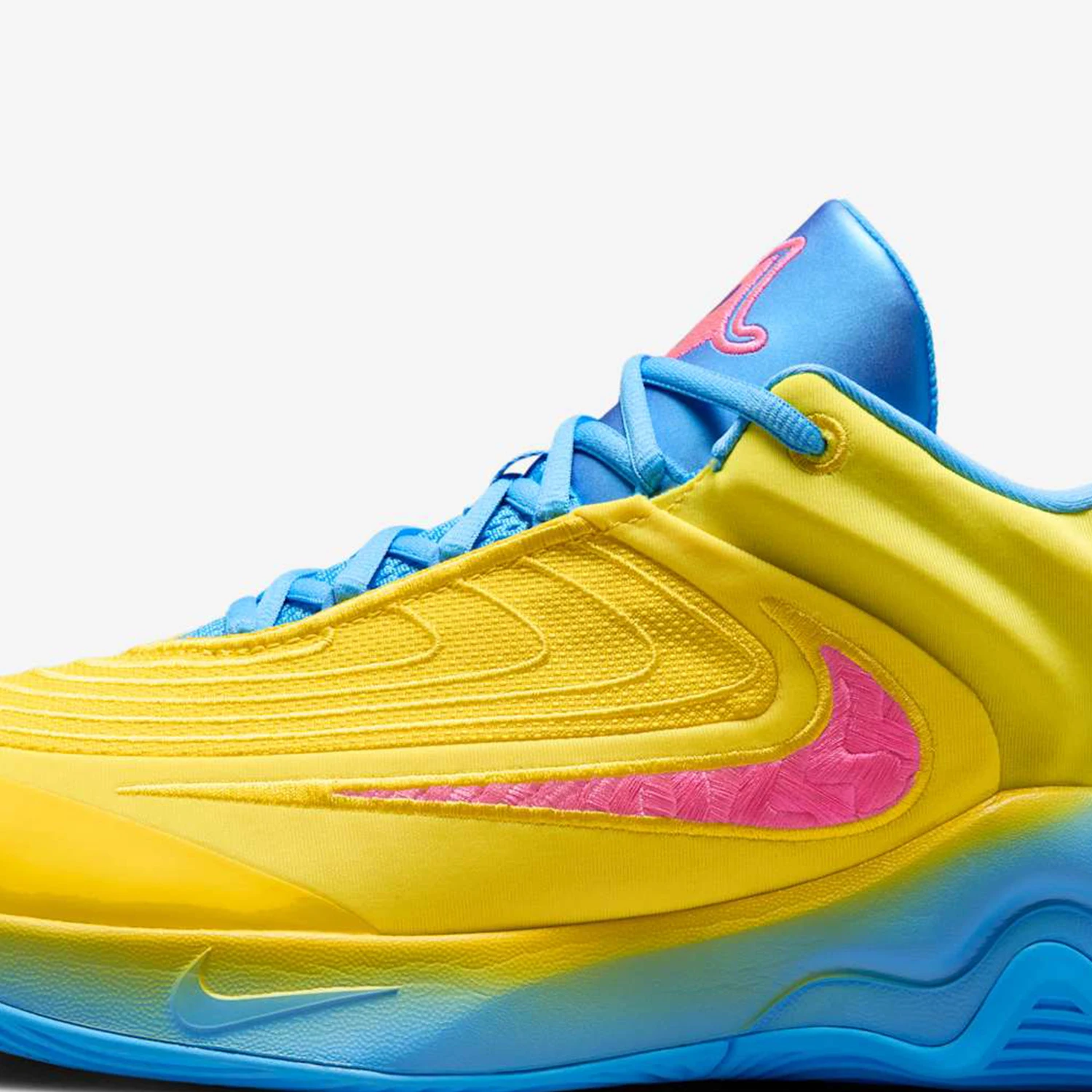 حذاء كرة السلة الرسمي الأصيل الجديد للرجال من Nike برباط ممتص للصدمات FQ3681-700