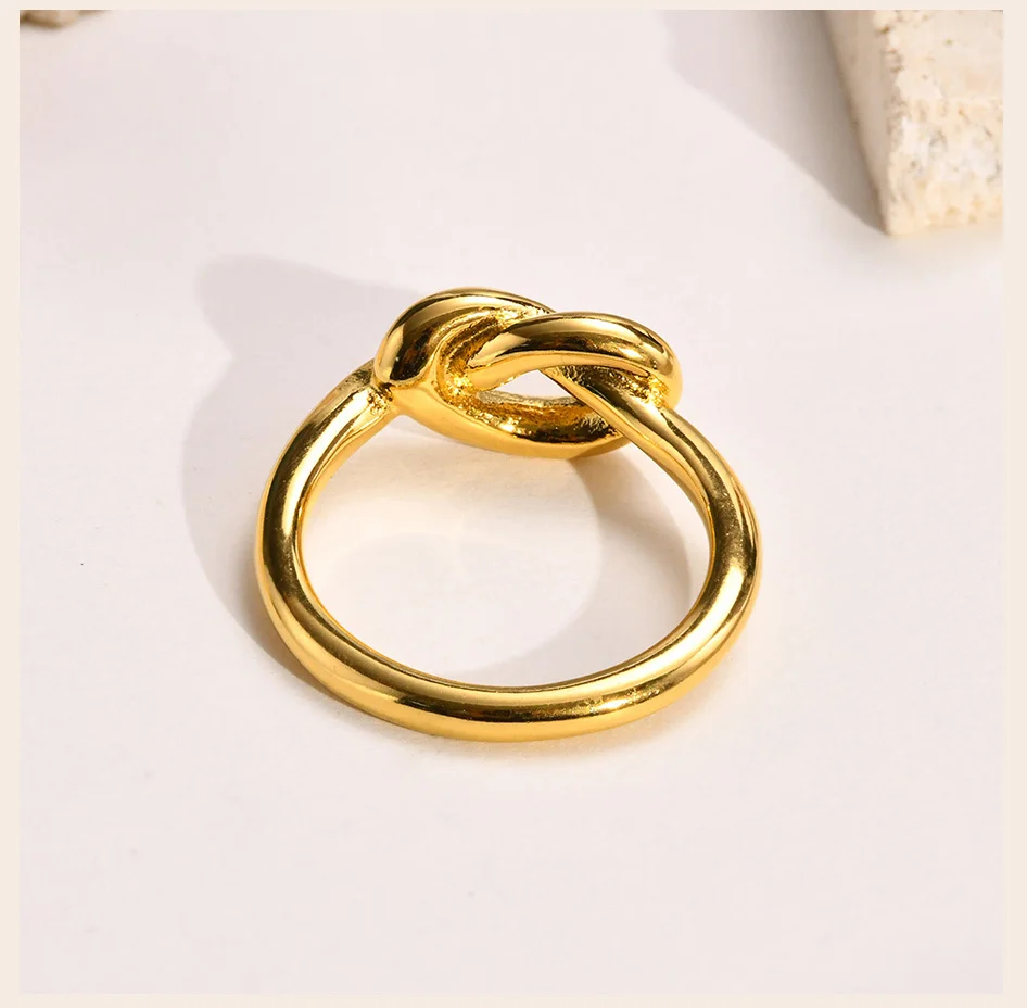 Liebesknoten-Ring für Frauen, vergoldeter, zierlicher Stapelring aus Edelstahl, winziger Statement-Schmuck zum Binden des Knoten – Detail 6