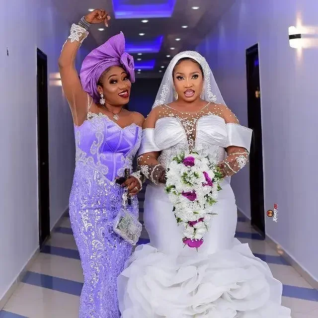 تخصيص طويلة الأكمام حورية البحر فساتين الزفاف الدانتيل كريستال الكشكشة تنورة الأفريقية النيجيري البوق حجم كبير فساتين الزفاف