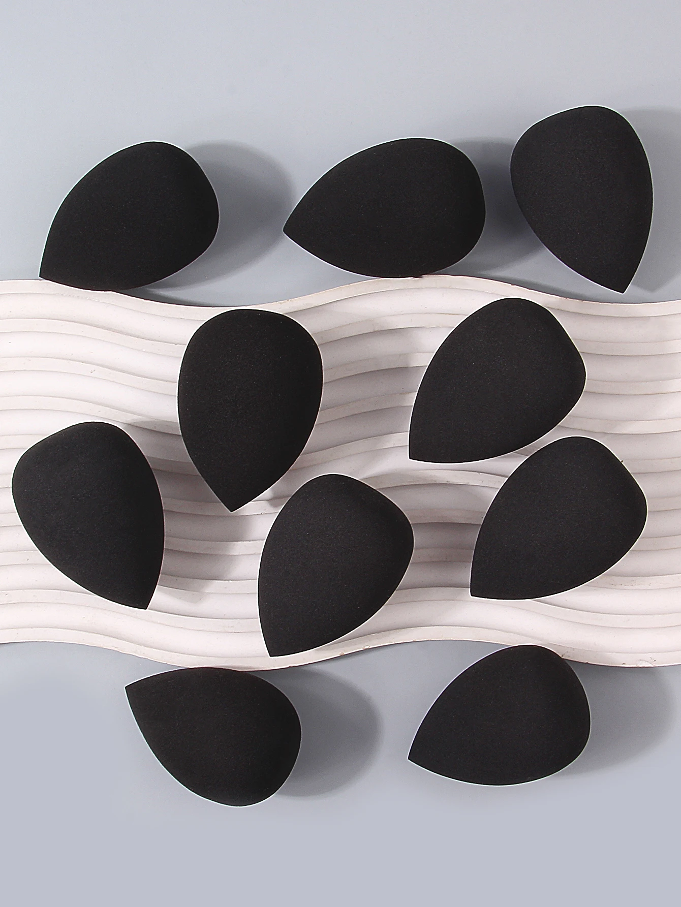 10 peças ovos de beleza pretos, ovos de esponja de dupla finalidade secos e molhados, sopros de pó de maquiagem, ovos de maquiagem especiais líquidos de base