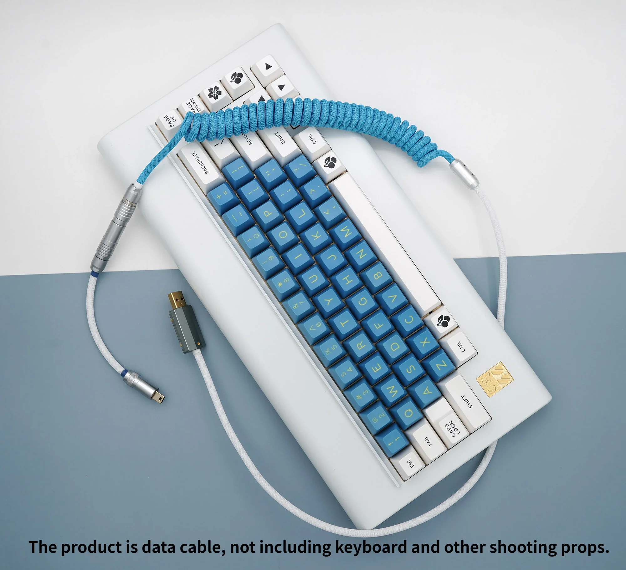 

GeekCable Handmade Custom Mechanical Keyboard Data Cable CA66 Keyboard Theme Line Blue and white