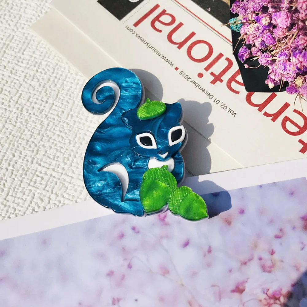Creative Fruit Picking Blues Squirrel Pin Acetic Acid Sheet Acrylic Brooch Banquet Formal Coat and Suit Decoration Accessories