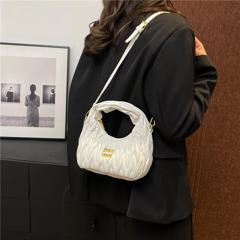 

Elegant Light Luxury Minimalist Crossbody Bag Niche Fashion Design Practical Portable Bag for Outdoor Travel