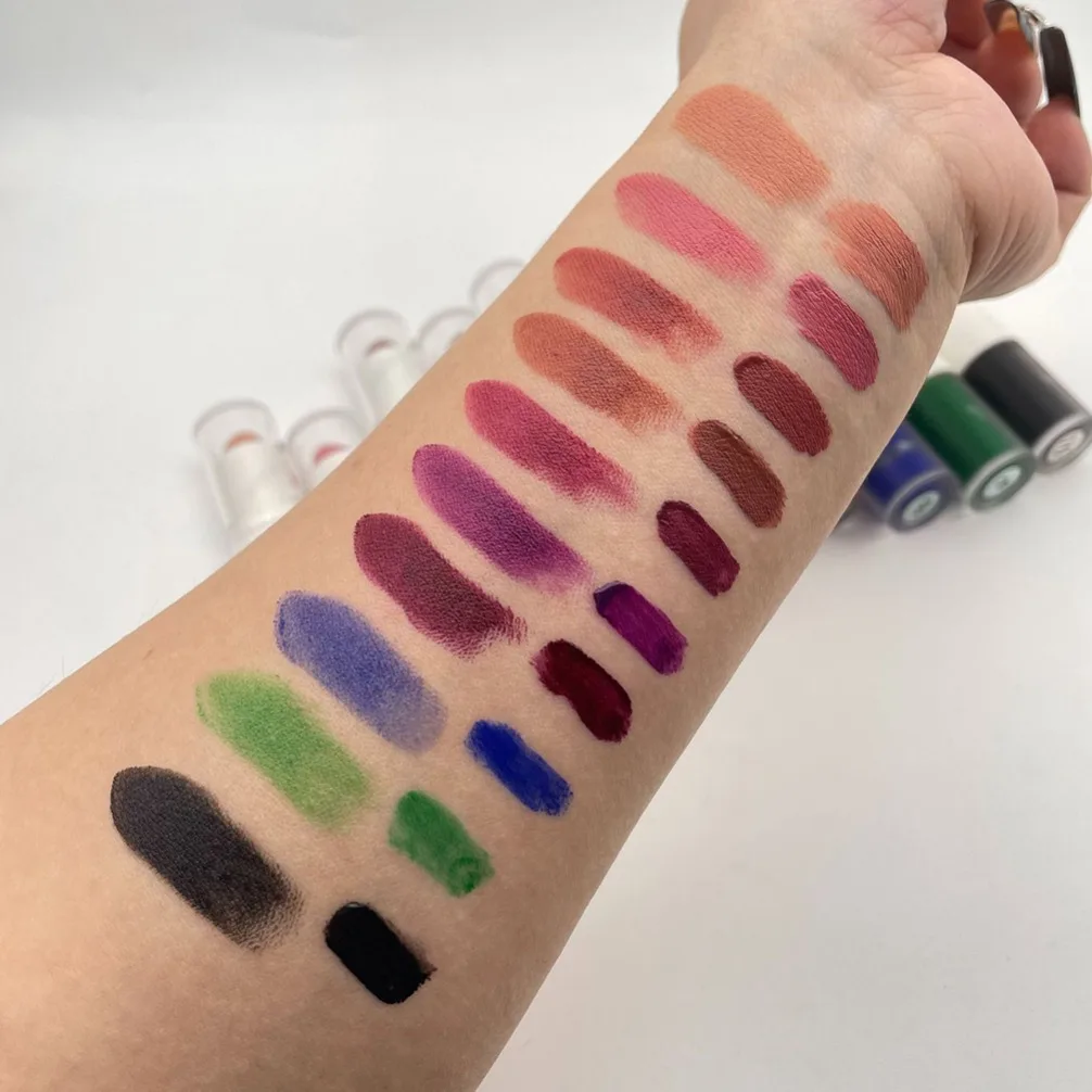 ลิปกลอสแบบสองหัว 2 in 1 ลิปสติกวีแกน บำรุงริมฝีปาก ขายส่งจำนวนมาก รับผลิตแบรนด์ส่วนตัว พร้อมโลโก้สั่งทำ