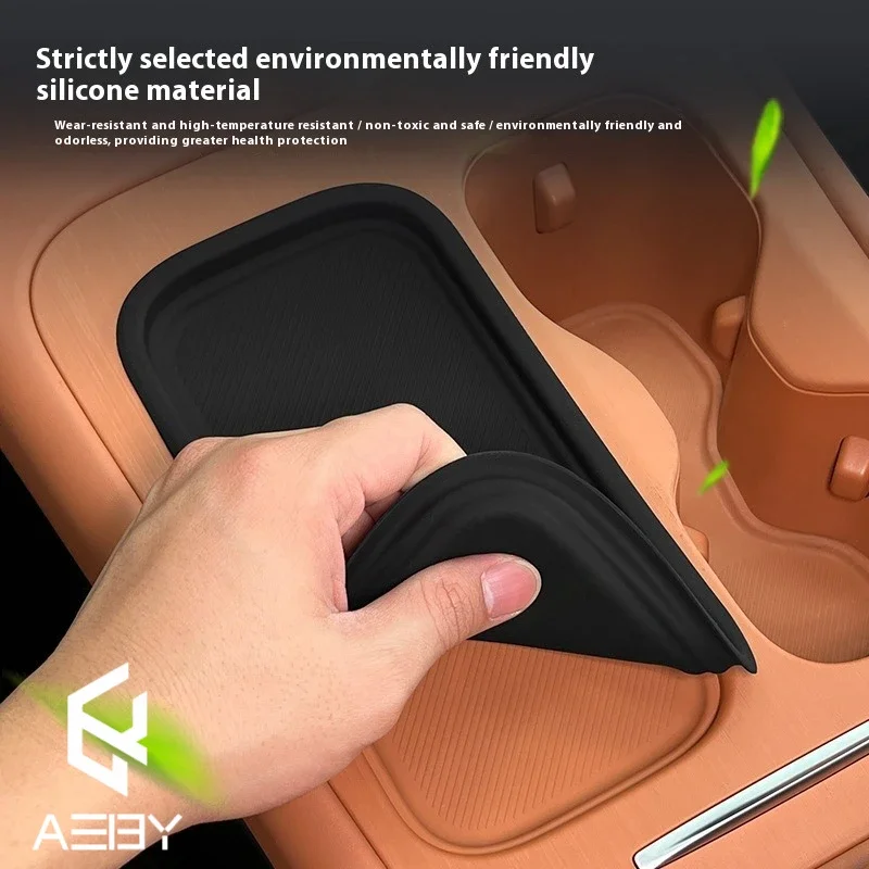 

For LEAPMOTOR C10/C16 2024 2025 Center Console Wireless Charger Pad Silicone Mat Car Dock Mat Phone Holder Interior Accessories