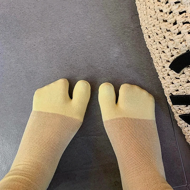 Cómodos calcetines de algodón de dos dedos para mujer, medias ultrafinas de malla de Color caramelo, transpirables, estilo Harajuku japonés, Tabi Sox