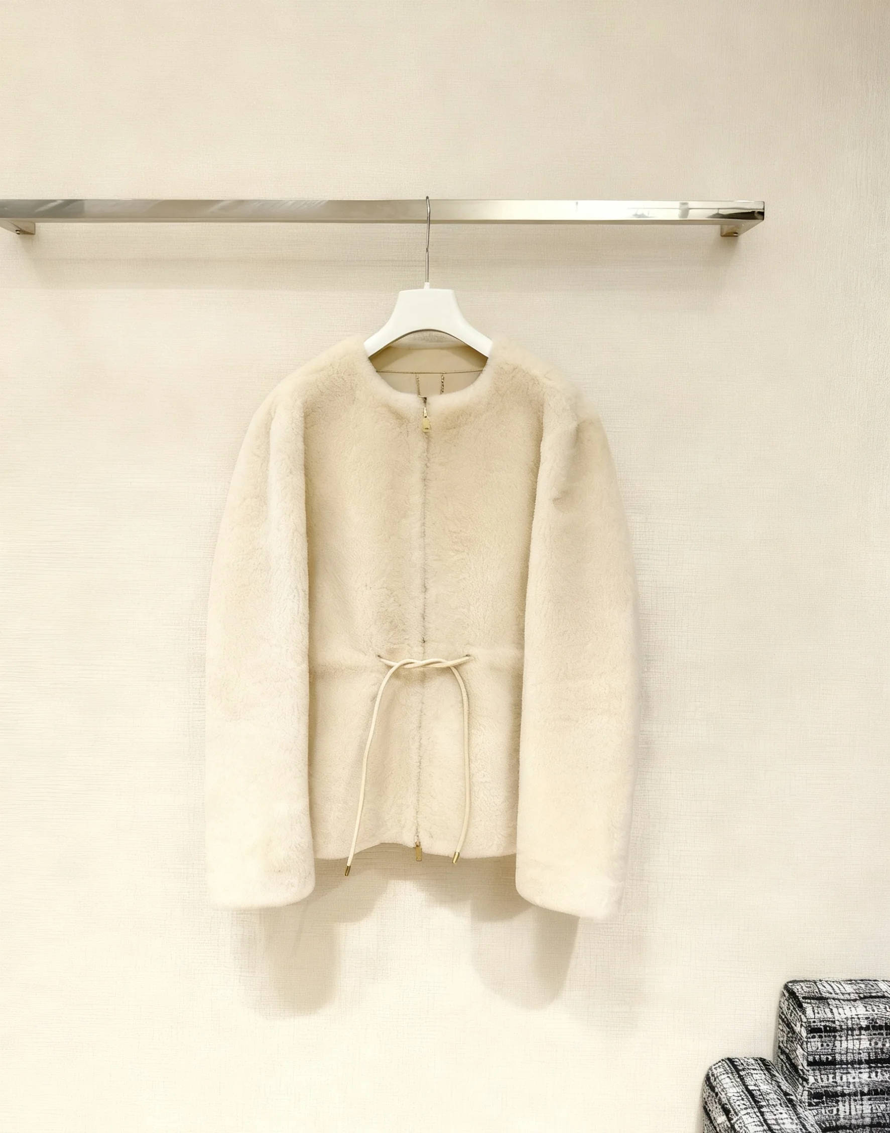 

2025 Winter Women's Cream Color Velvet Jacket, with elastic waist and zipper design, a warm coat