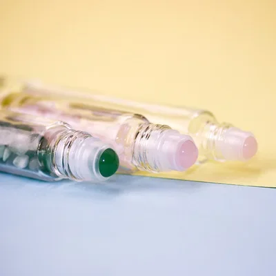 Gran oferta de aceite de masaje con gemas, rollo de cristal en botella, rodillo de Jade para cara, masajeador antienvejecimiento, rodillo de cuarzo rosa y Gua ShaSet