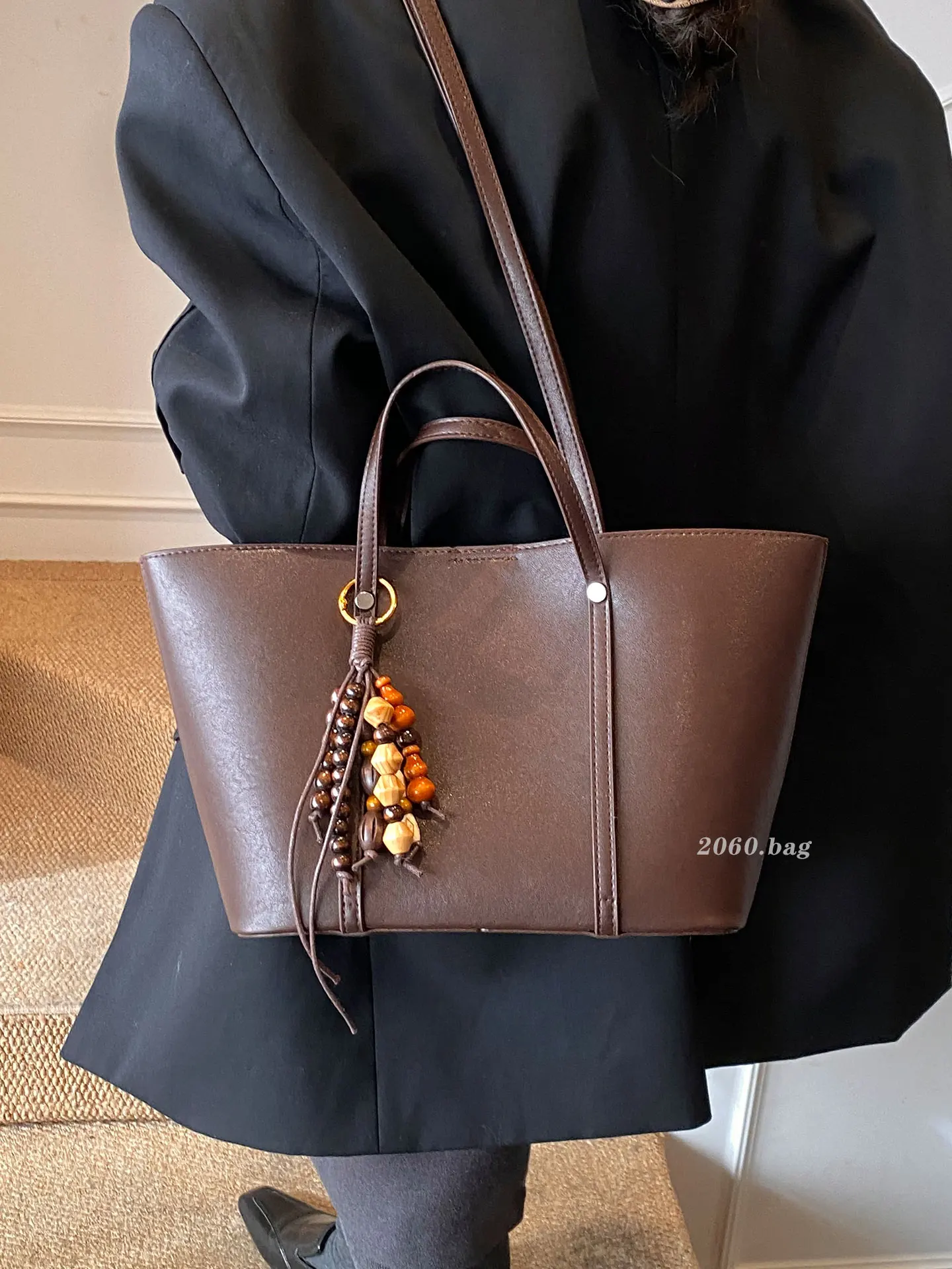 

Women's Large Capacity Commuting Tote Bags 2025 Winter New Buckle PU Handbags Trendy Shopping Female One Shoulder Bag