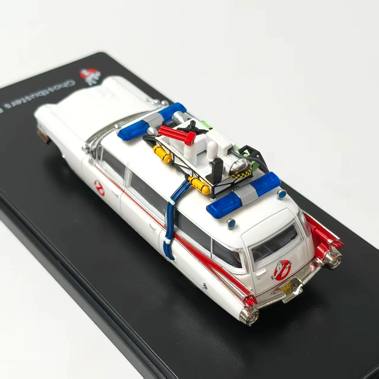 1:64 ECTO-1 Ghostbusters Miller-Meteor Legierungsauto, Druckguss und Spielzeugfahrzeuge, Automodell, Miniaturmodellauto für Kinder