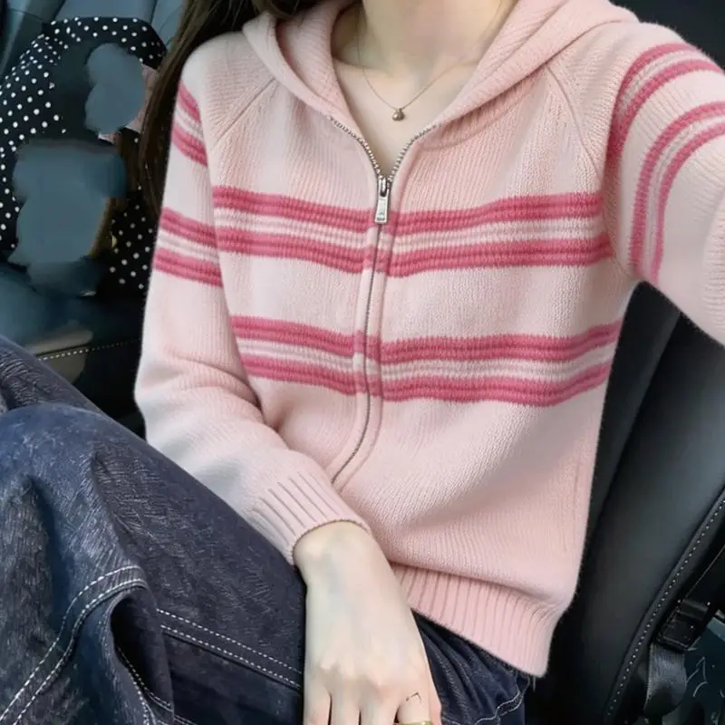 Autumn New Fashionable Women's Hooded Short Cardigan with Elegant Temperament Loose Zipper Sweater Jacket for Girls Versatile