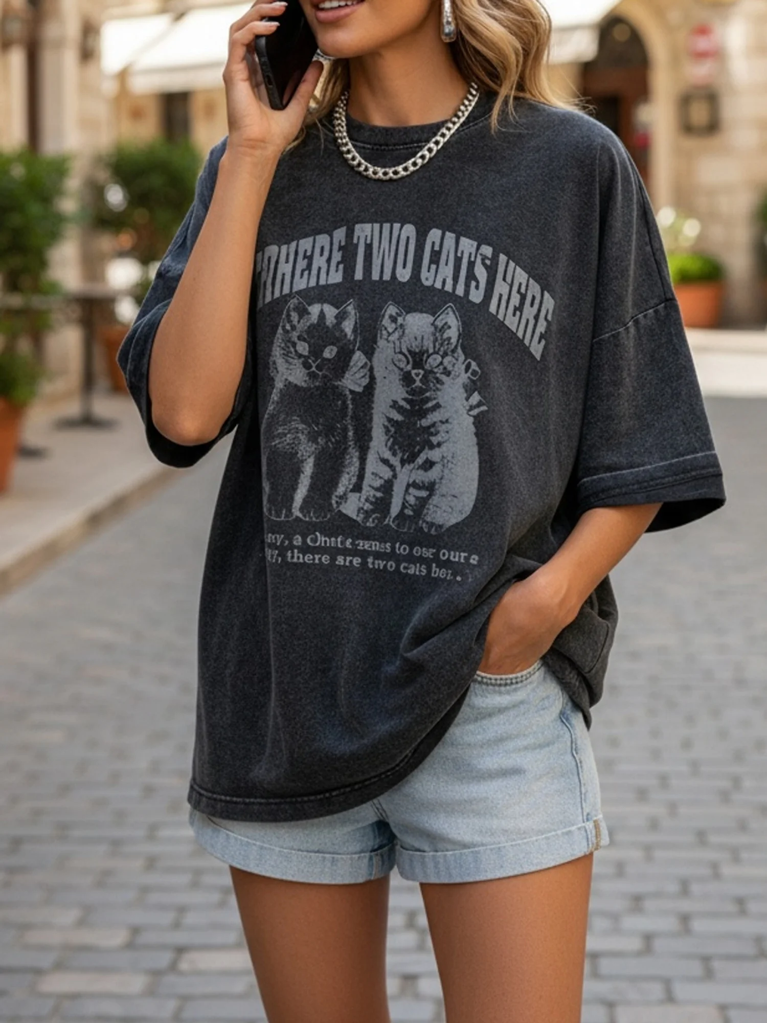 Gewaschenes und getragenem Look Off-Shoulder T-Shirt aus reiner Baumwolle für Damen, locker geschnittenes und schlankmachendes Oberteil – Detail 3