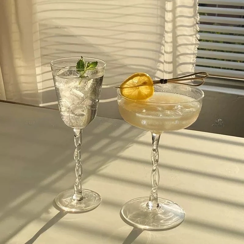 Light Luxury Minimalist Spiral High Footed Glass, Champagne Sparkling Glass, Margarita Glass, Banquet Table Decoration Gift