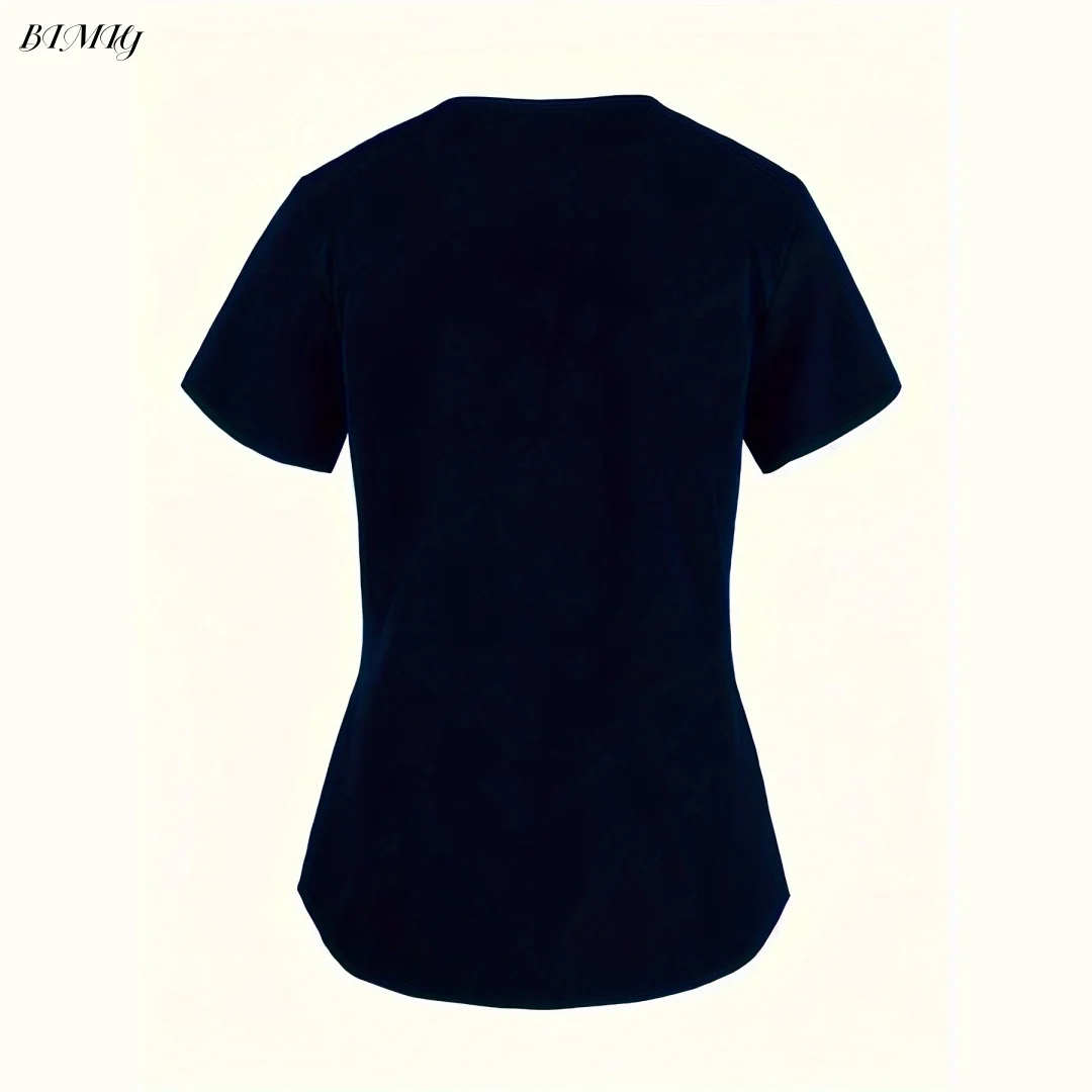 เสื้อยืดพยาบาลคอวีลำลองสำหรับผู้หญิง พร้อมกระเป๋าทรงหัวใจ ลายพิมพ์ไล่สีแบบยืดหยุ่น ลาย Love คอวี แขนสั้น มีกระเป๋า