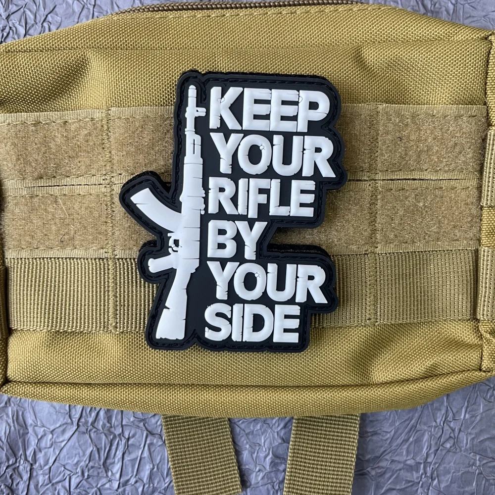 “Keep Your By Your Side“ Skull Gun Patch Pvc Clorhing Stickers Military Tactical Patches Backpack Hook and Loop Badges Applique