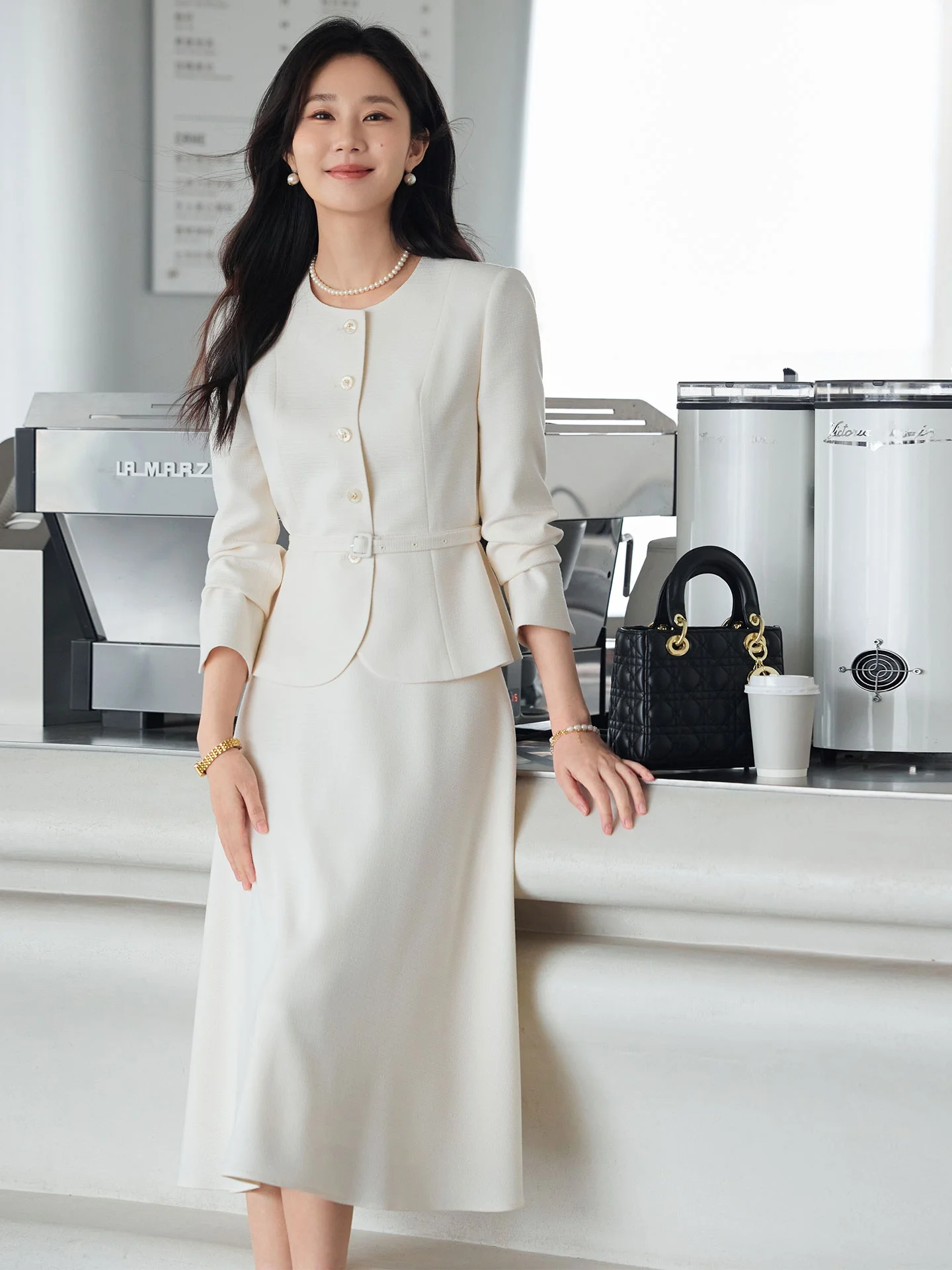 

Весенний новый женский костюм: топ с круглым вырезом и юбка, универсальный, для офиса и повседневной носки, из полиэфирного волокна