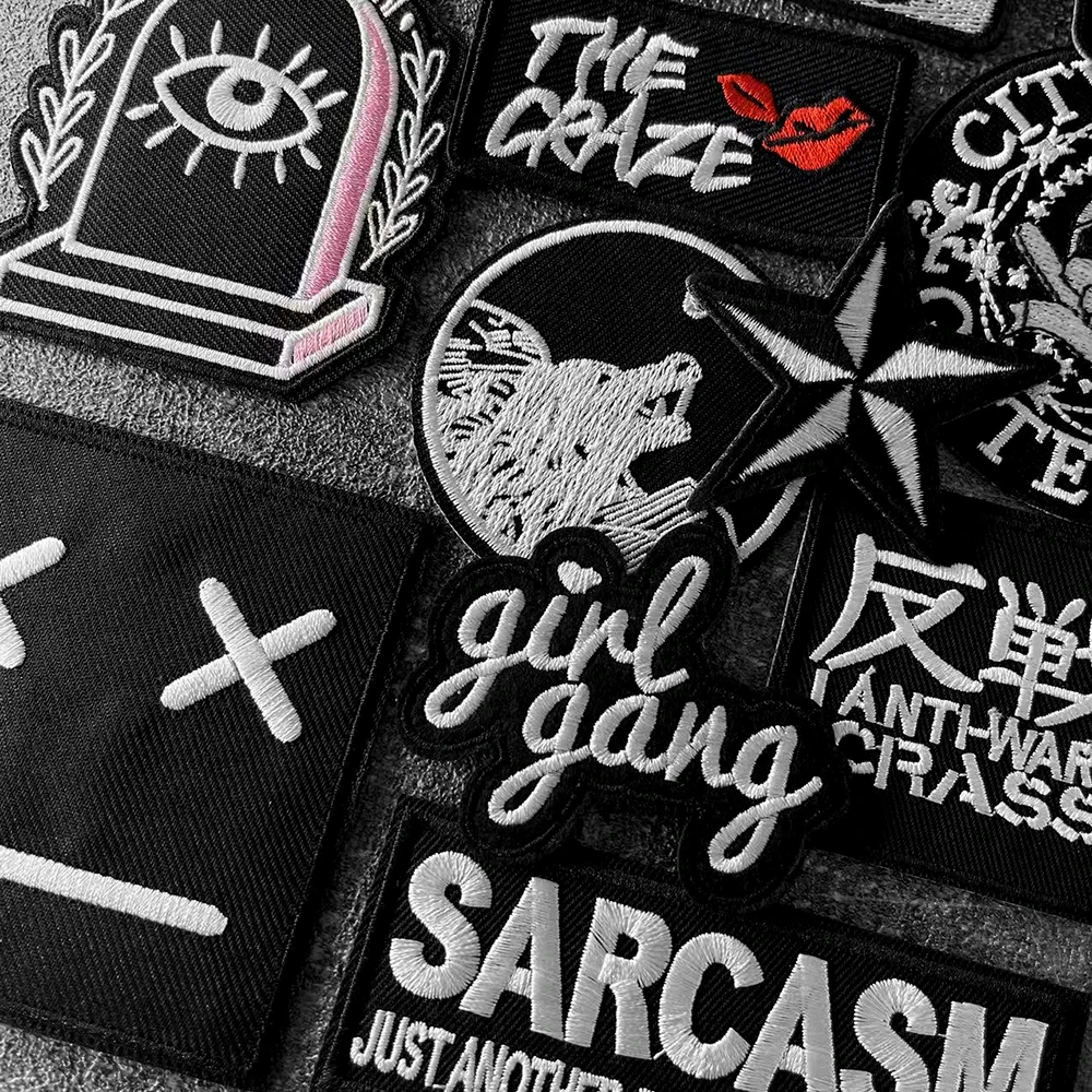 SARCASM لا تنسى أبدًا من ILIKE CATS بقع سوداء بيضاء مطرزة شارات الهبي الحديد على بقع الاطفال للملابس ملصقات التصحيح