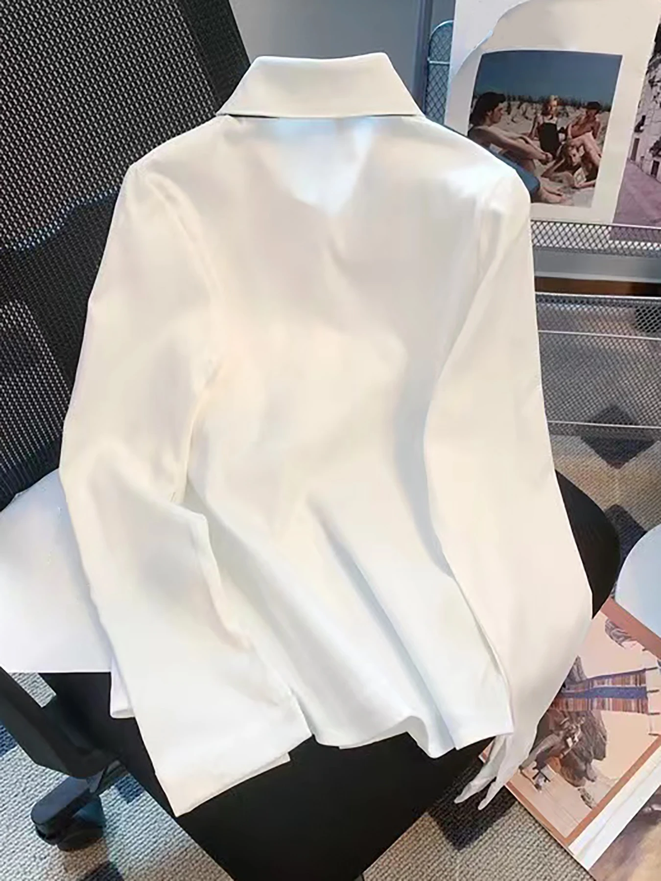 Chemise à poche originale pour étudiantes ; vêtements intérieurs amples avec chemise blanche et cravate