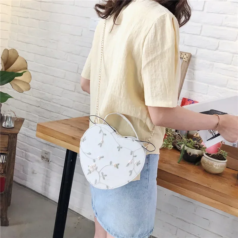 Women\'s Handbags Female Sweet Lace Heart Round PU Leather CrossBody Bags for Women Small Fresh Flower Chain Shoulder Bags Bolsa