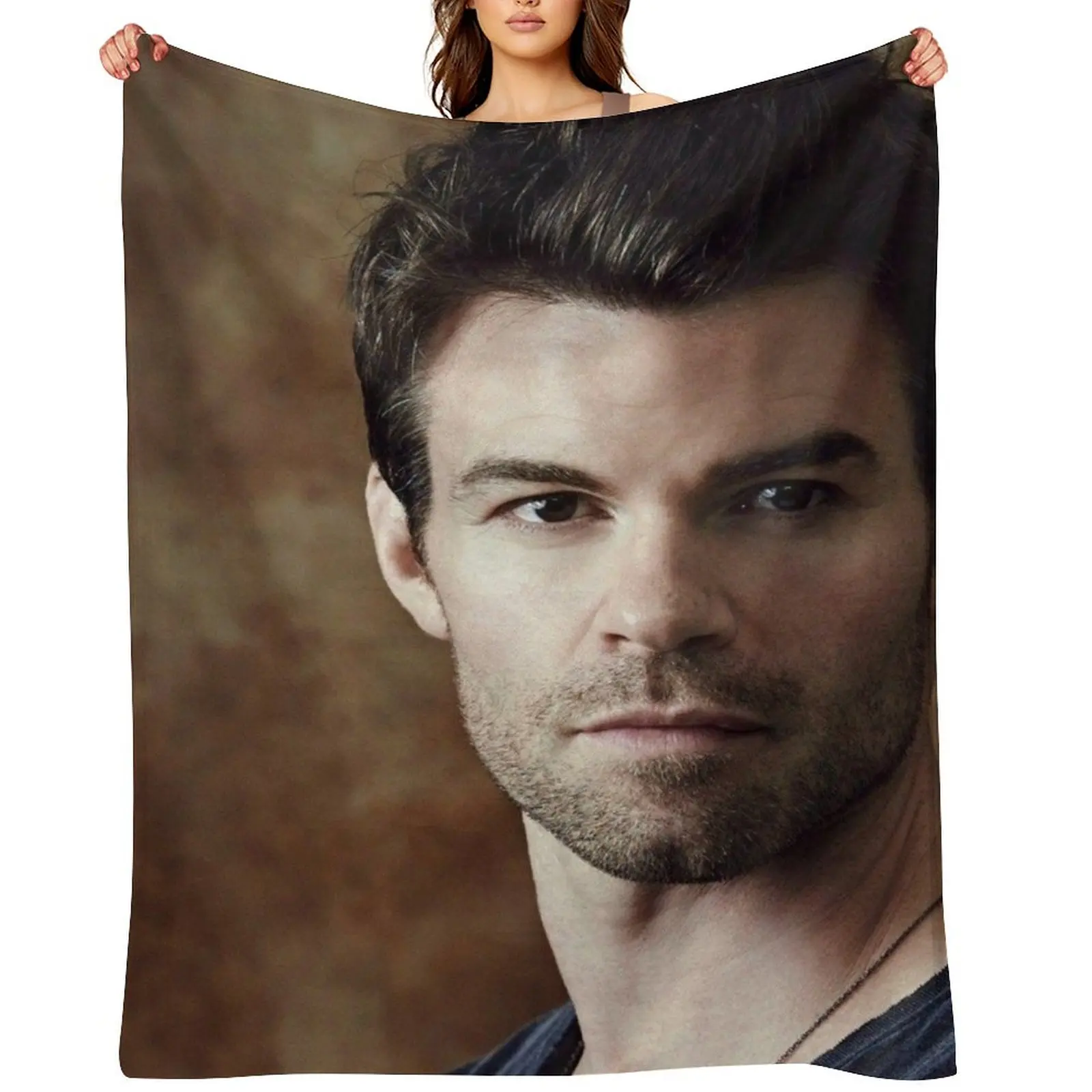 

daniel gillies Throw Blanket Decorative Sofas halloween Retros Comforter Blankets