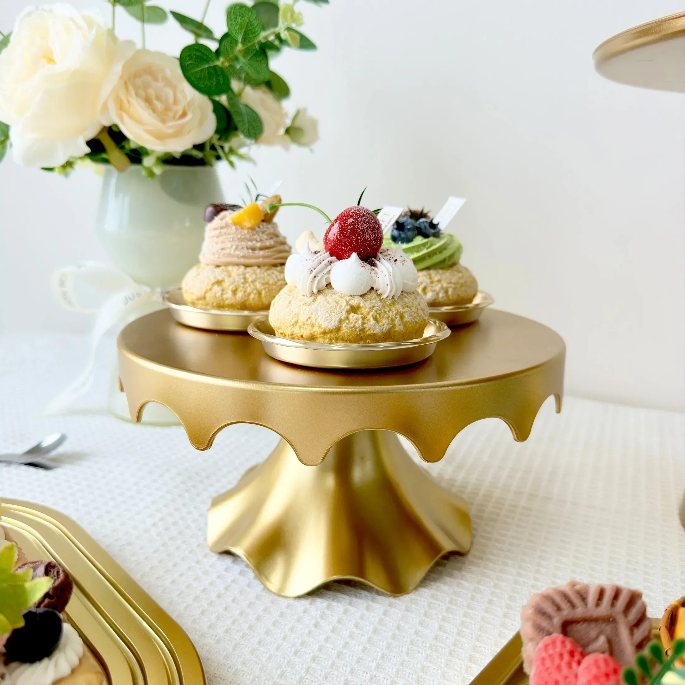 

3 Piece Metal Cake Rack Set with Dessert Tray Display Wedding Birthday Party Decoration Layered Paper Cake Rack